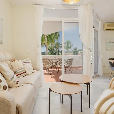 Apartment Penthouse With Sunny Terrace And Sea Views Sitio de Calahonda
