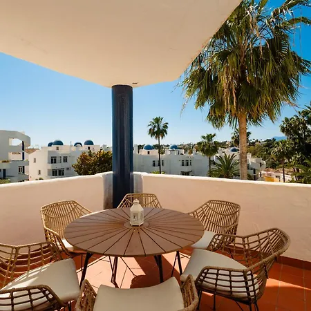 Penthouse With Sunny Terrace And Sea Views Sitio de Calahonda