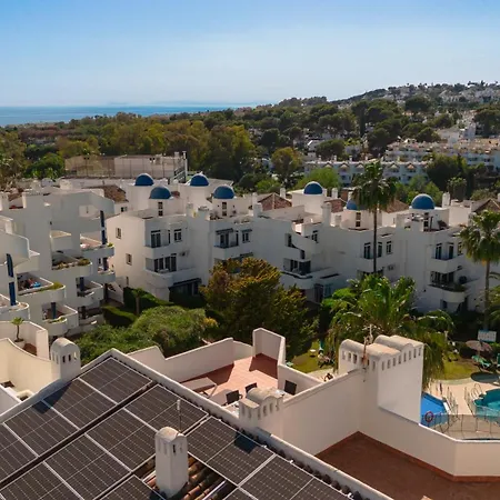 Penthouse With Sunny Terrace And Sea Views Sitio de Calahonda