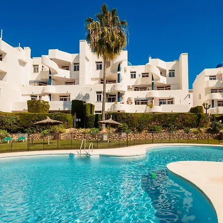 Apartment Penthouse With Sunny Terrace And Sea Views Sitio de Calahonda
